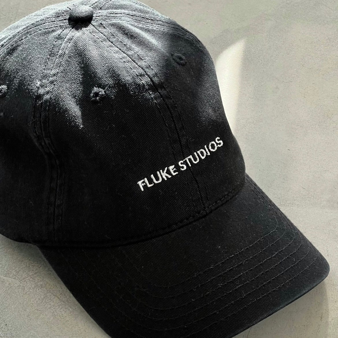 FLUKE STUDIOSยฎ BLACK LOGO CAP